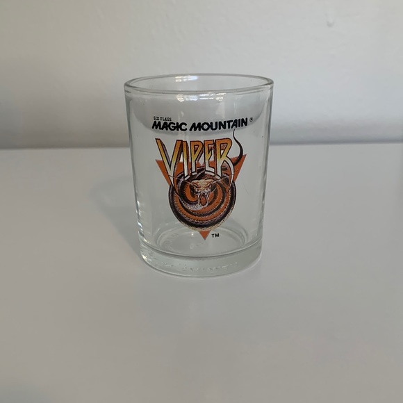 VTG Six Flags Magic Mountain Viper shot glass 1970s - Picture 1 of 3